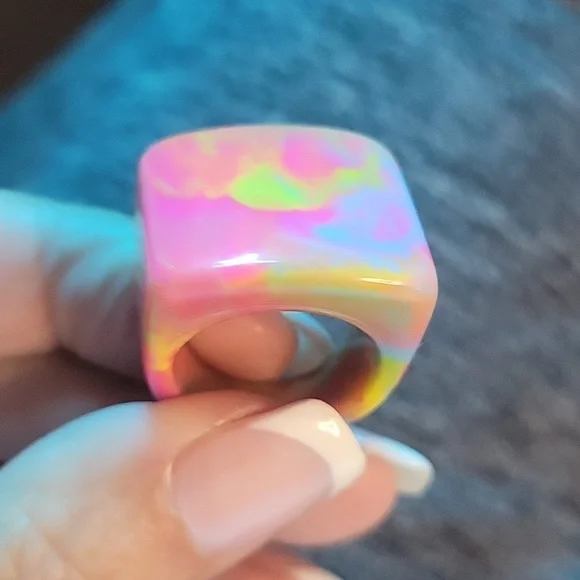 TIE DYE RETRO STATEMENT RING, METAL FREE - Picture 7 of 8